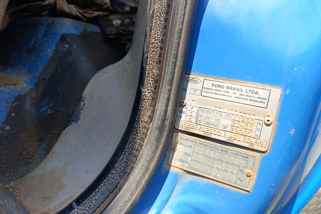 Ford F12000 - 99/99 7