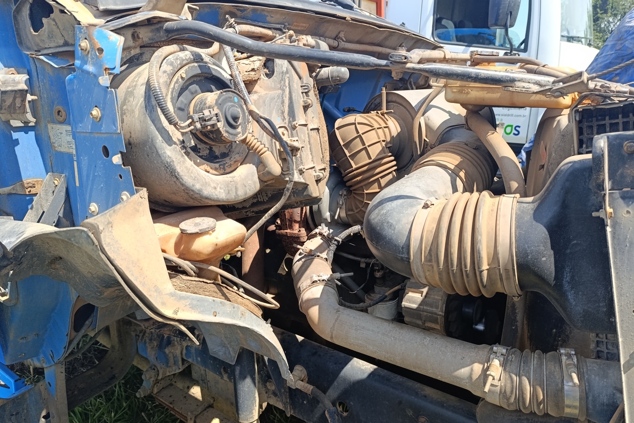 Ford F12000 - 99/99 10