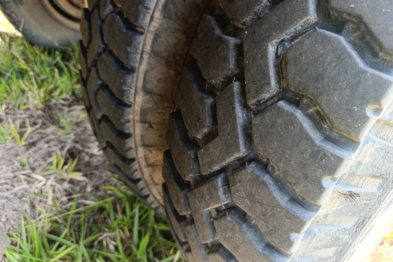 Ford F12000 - 99/99 12