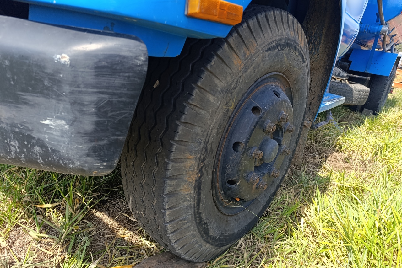 Ford F12000 - 99/99 14