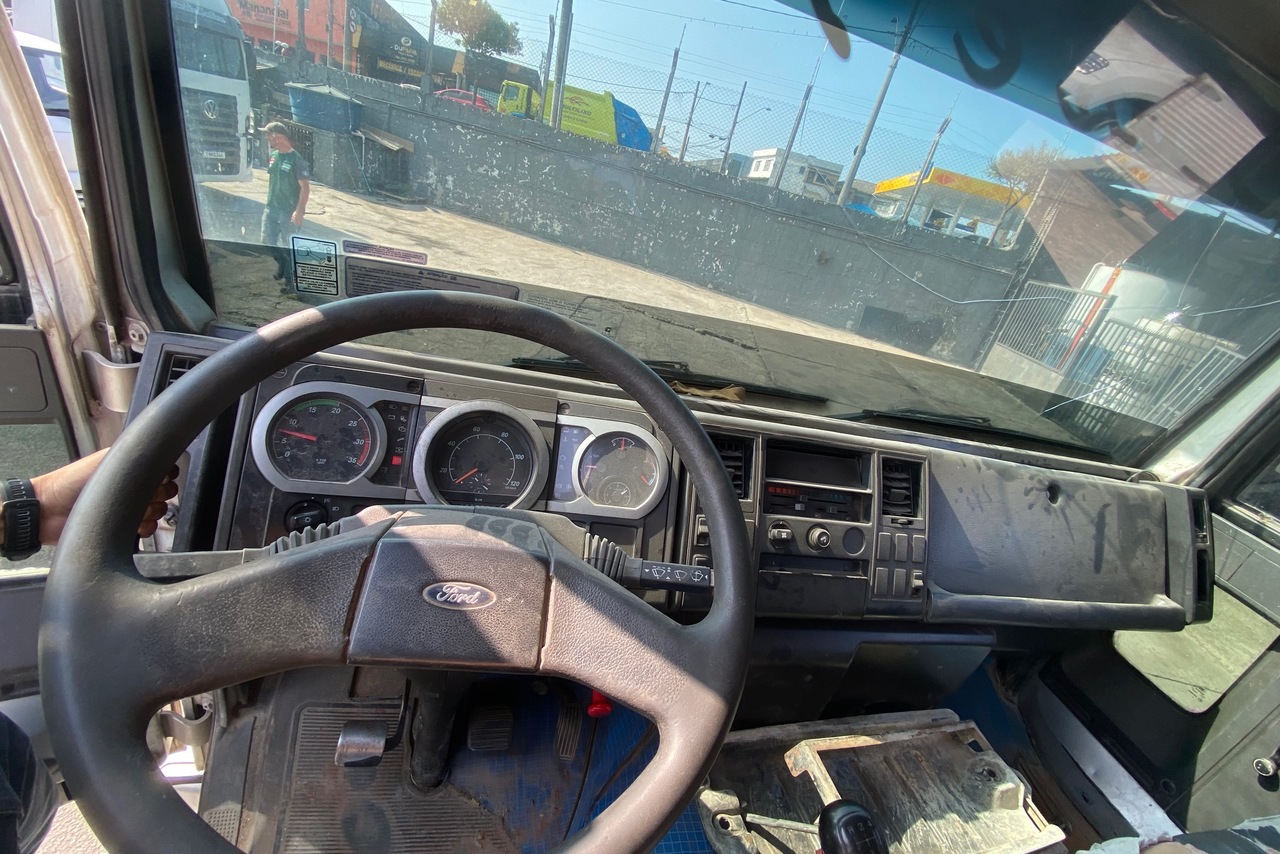 Ford Cargo1317 - 09/10 6