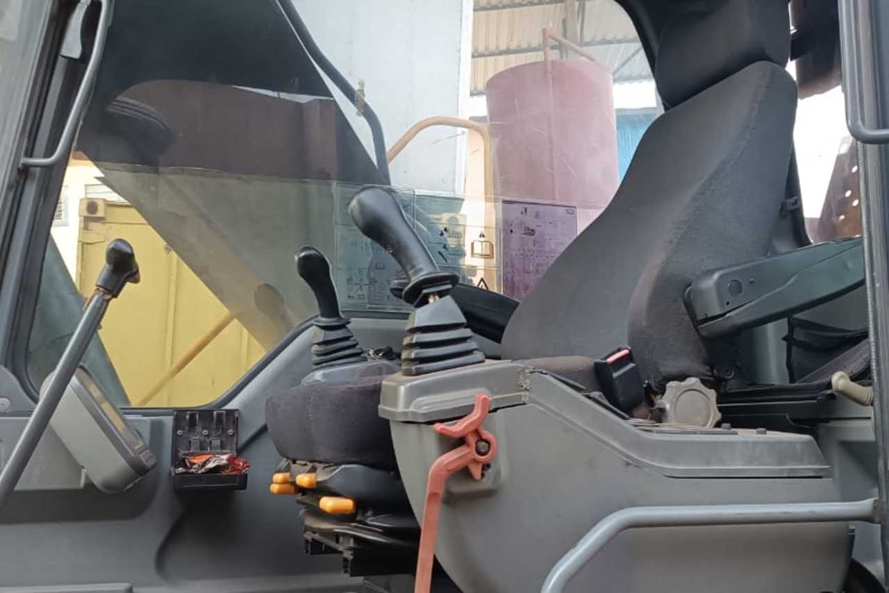 Volvo EC210B - 12/12 6