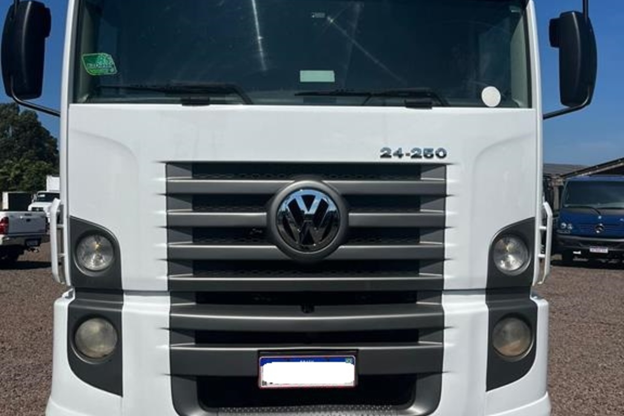 Volkswagen 24-250 E Constellation 3-Eixos - 09/09 2