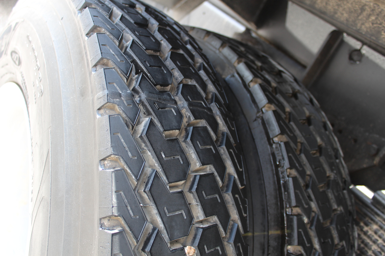 Volkswagen 26-280 Constellation 6x4 - 20/15 12