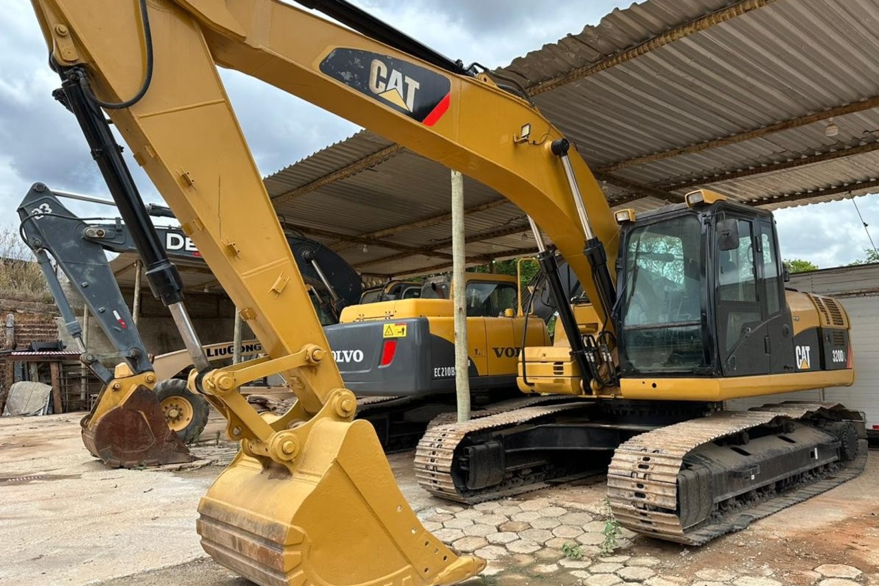 Caterpillar 320 DL - 11/11 15