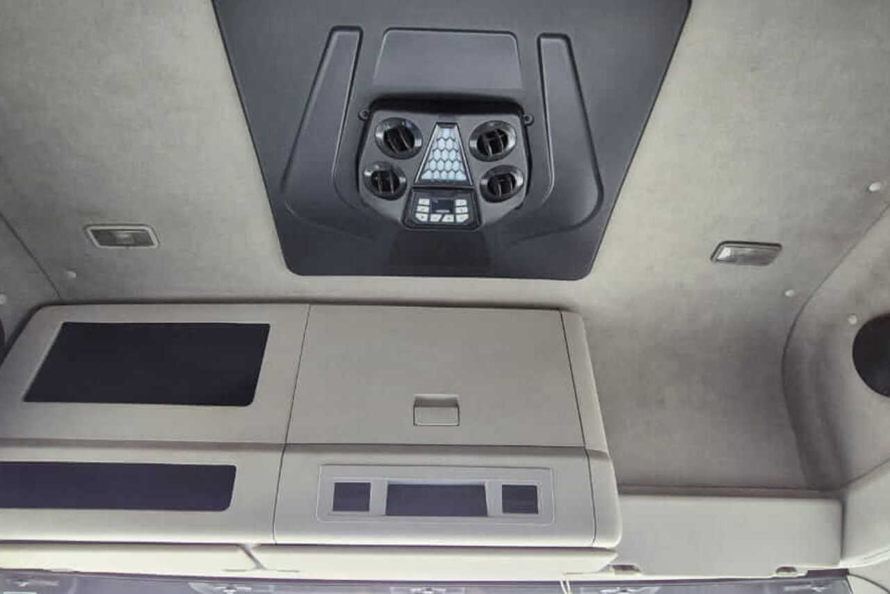 Volkswagen 25-360 6x2 Constellation - 18/19 11