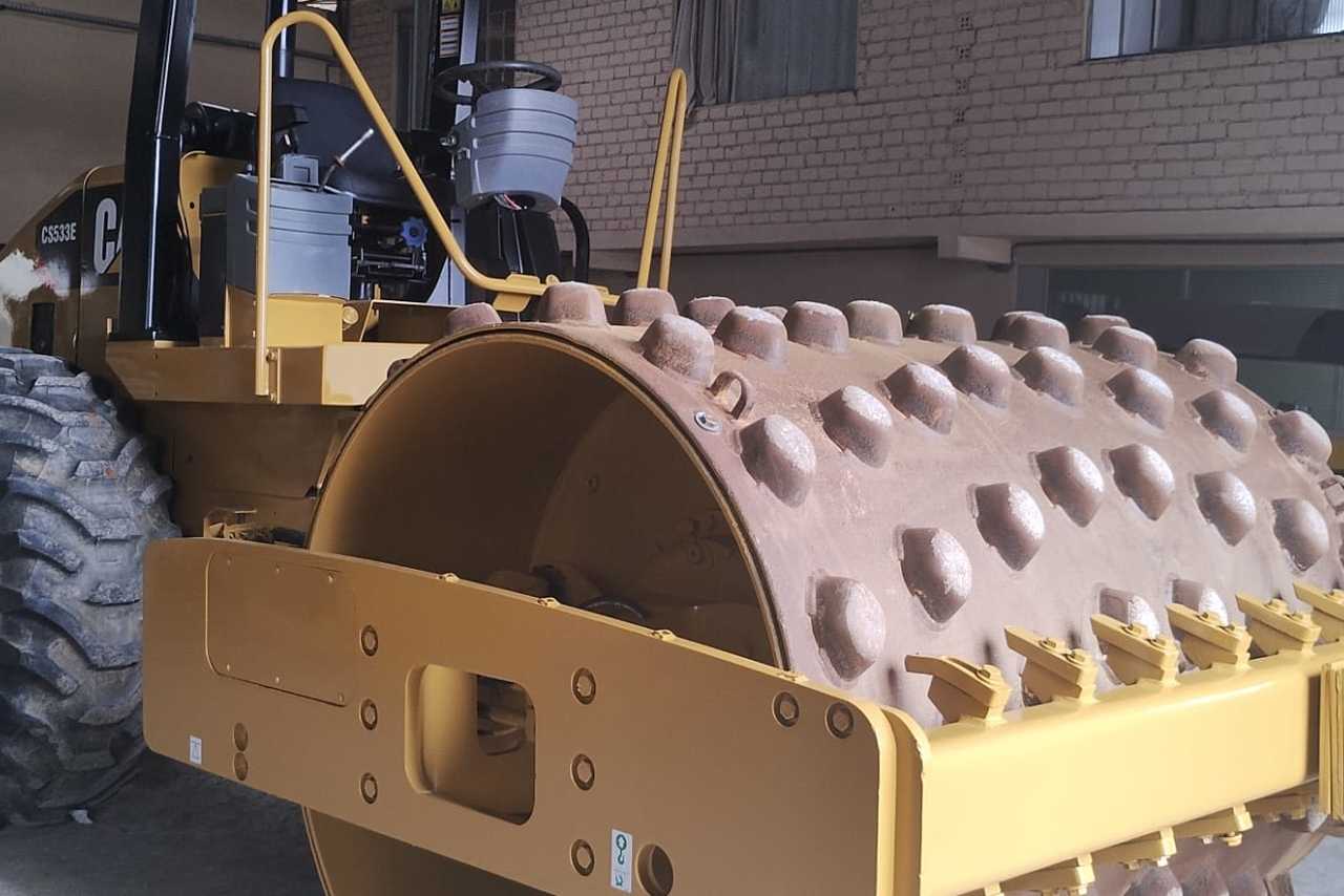 Caterpillar CS533E - 12/12 4