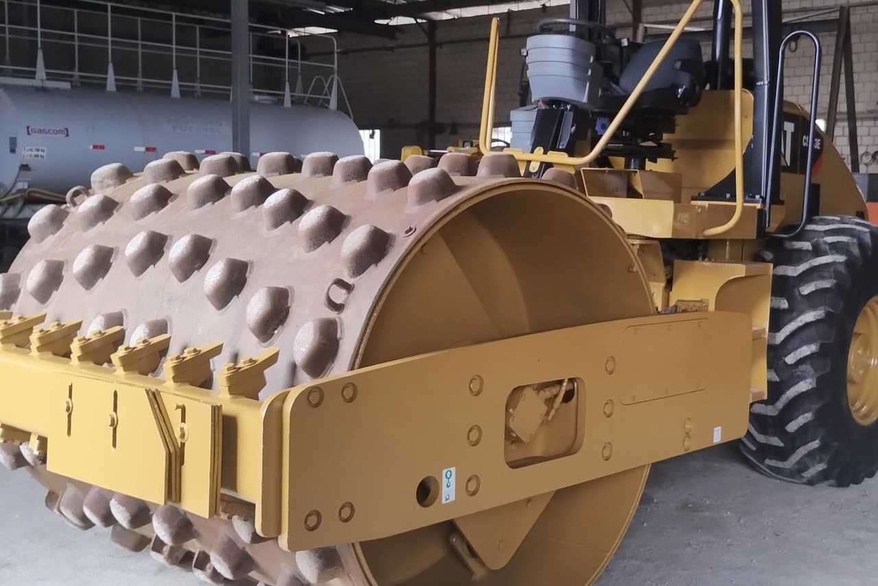 Caterpillar CS533E - 12/12 5