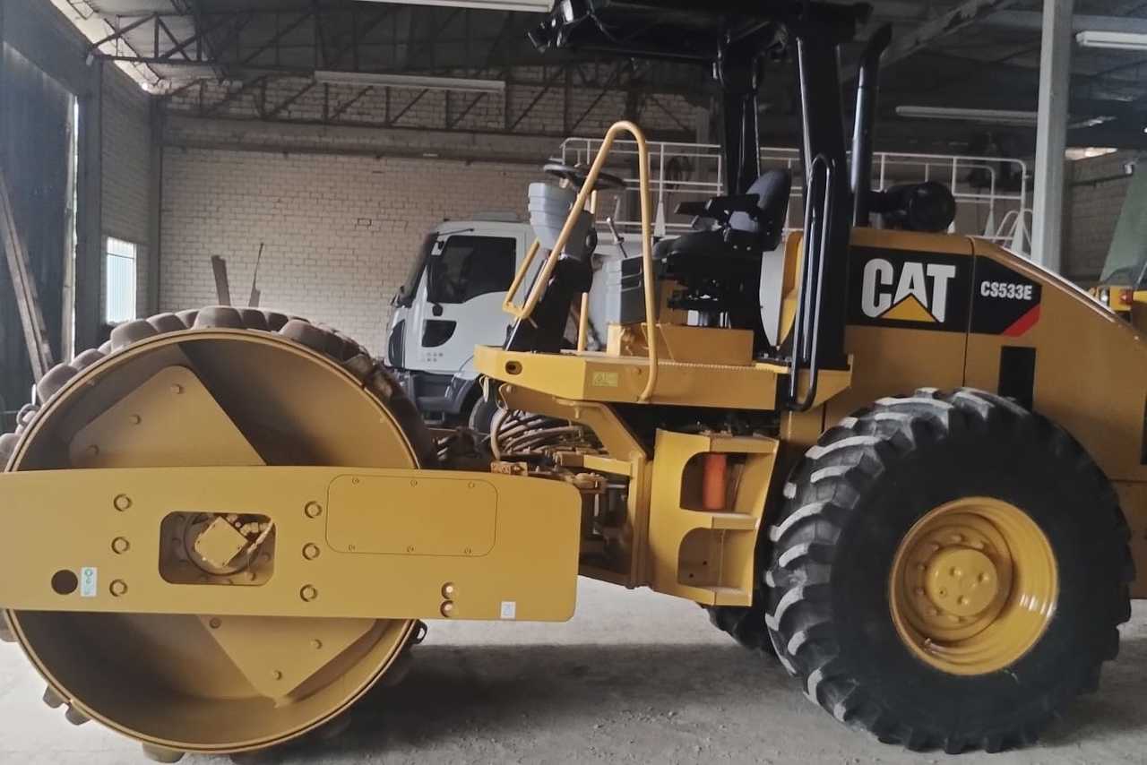 Caterpillar CS533E - 12/12 8