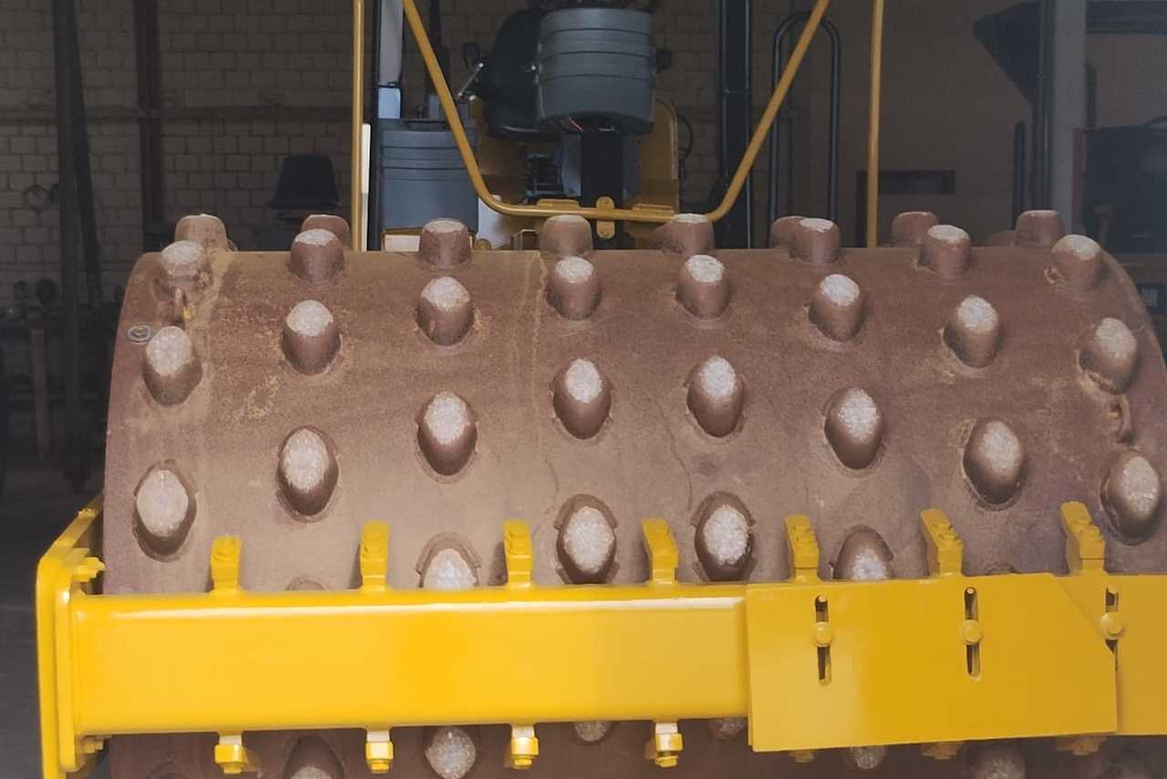 Caterpillar CS533E - 12/12 9
