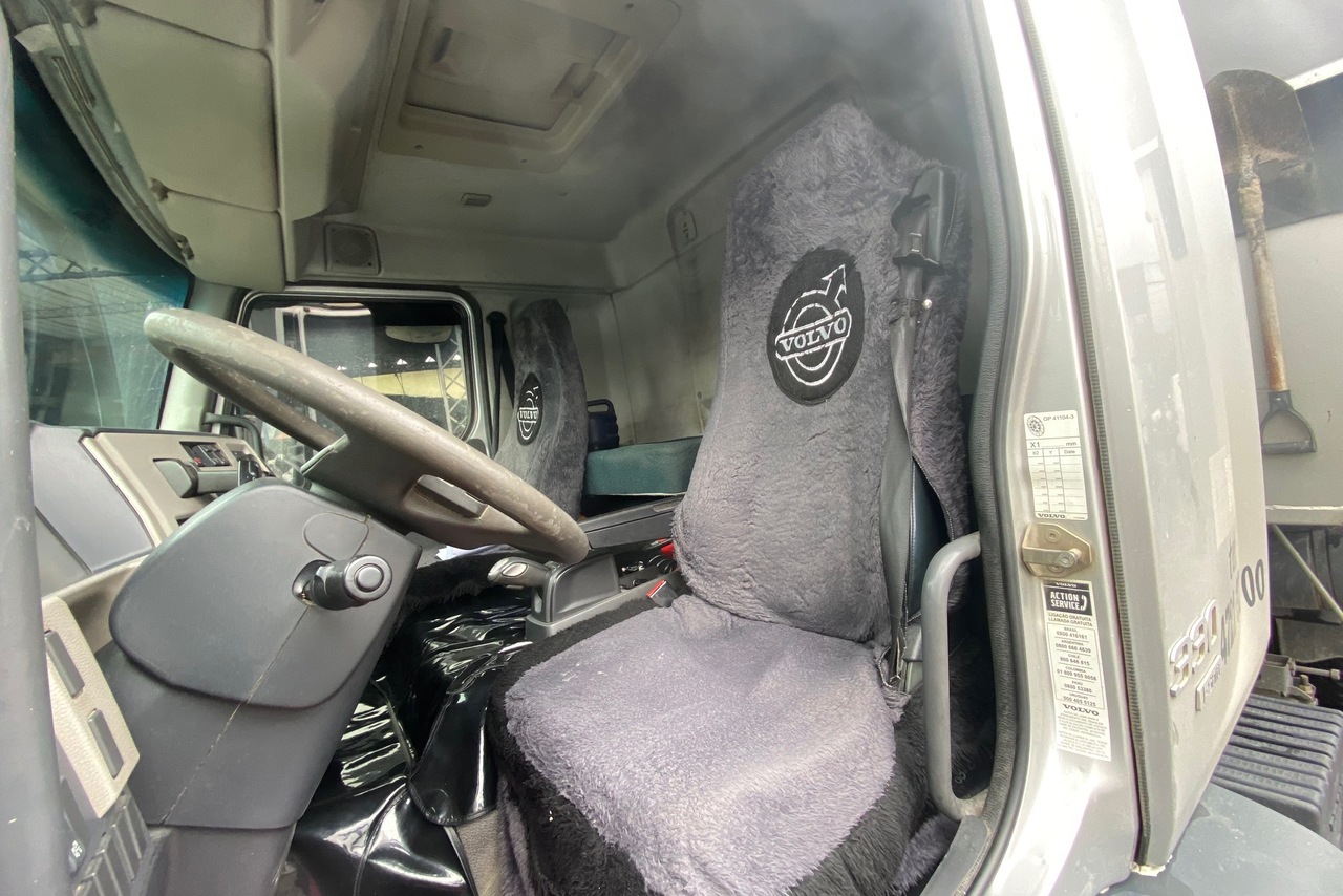 Volvo VM330 - 14/15 4