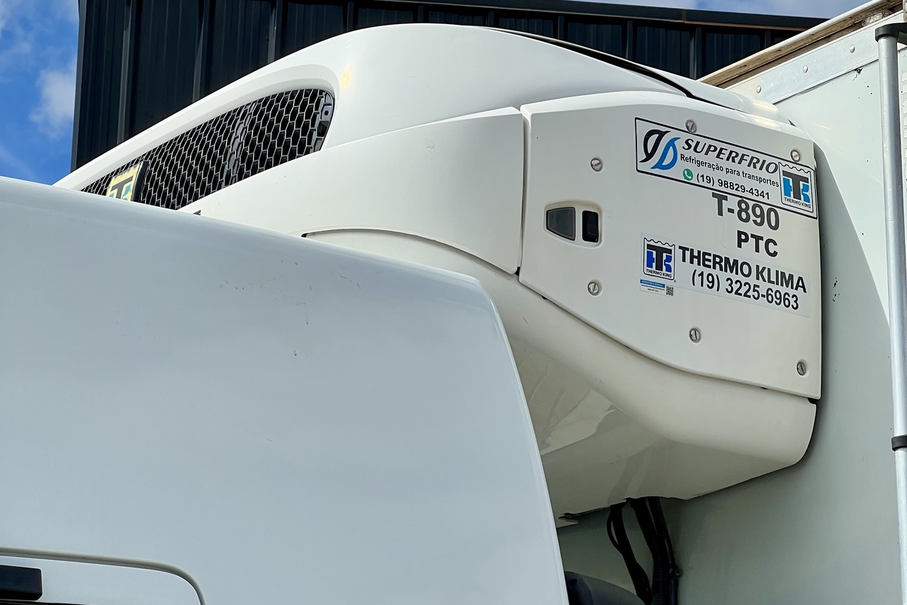 Volkswagen 30-330 Constellation 8x2 - 20/21 2