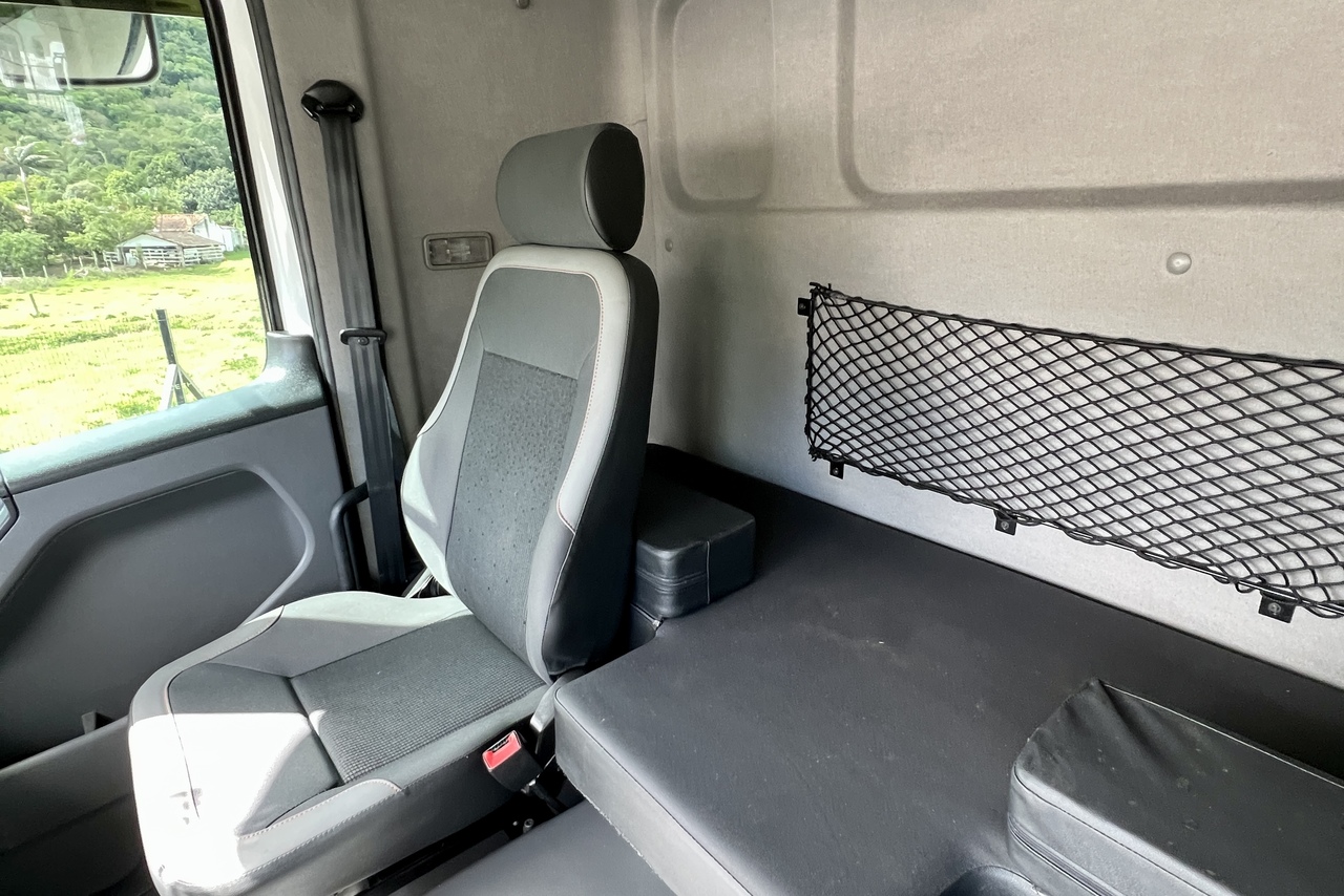 Volkswagen 30-330 Constellation 8x2 - 20/21 6