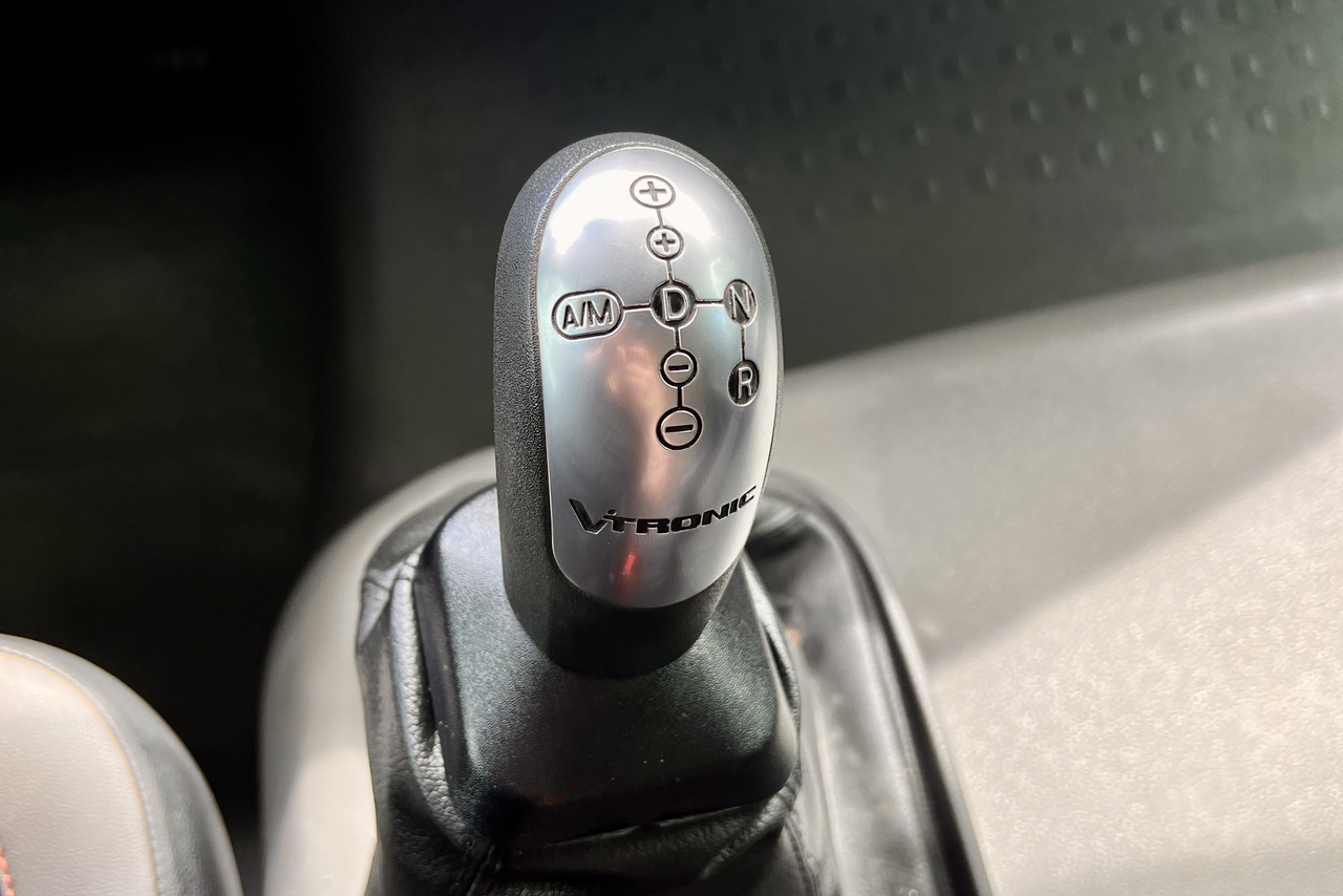 Volkswagen 30-330 Constellation 8x2 - 20/21 7