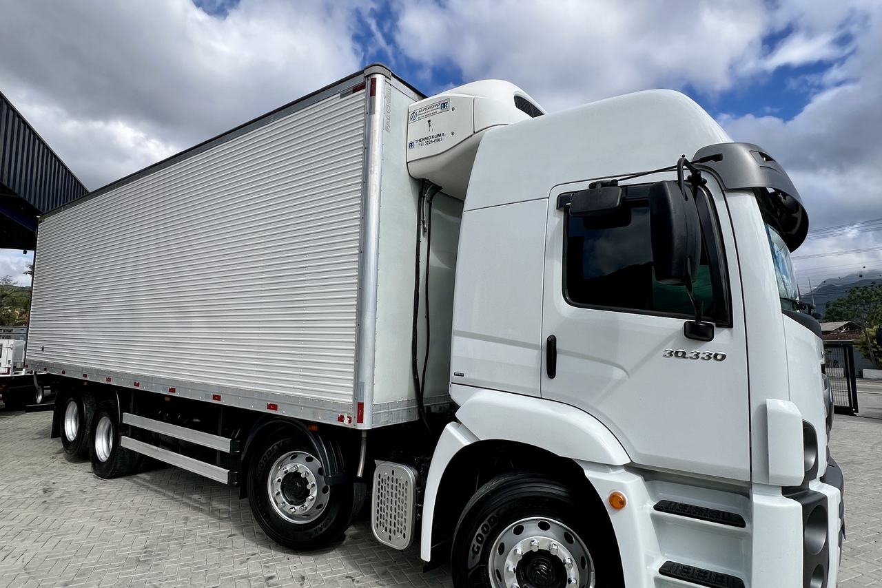 Volkswagen 30-330 Constellation 8x2 - 20/21 8