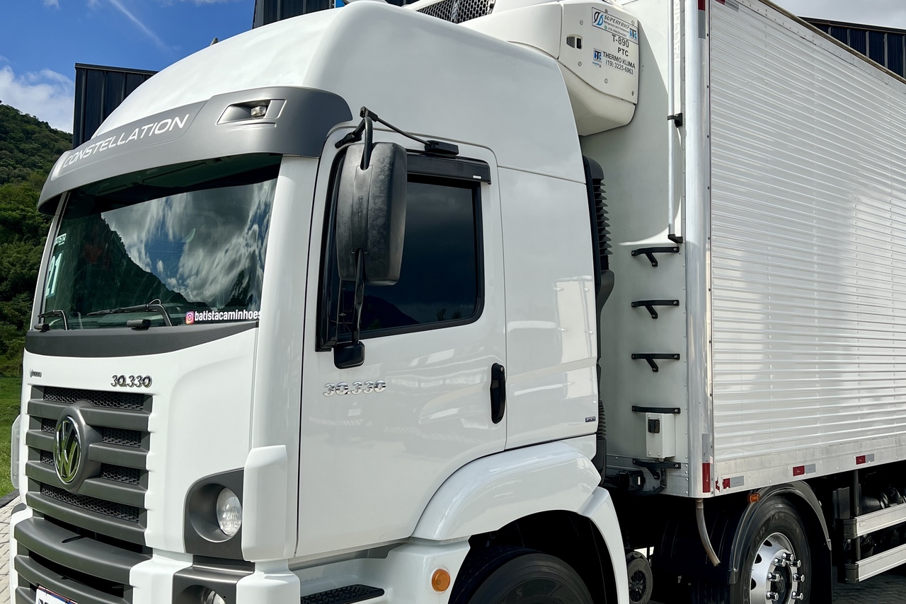 Volkswagen 30-330 Constellation 8x2 - 20/21 10