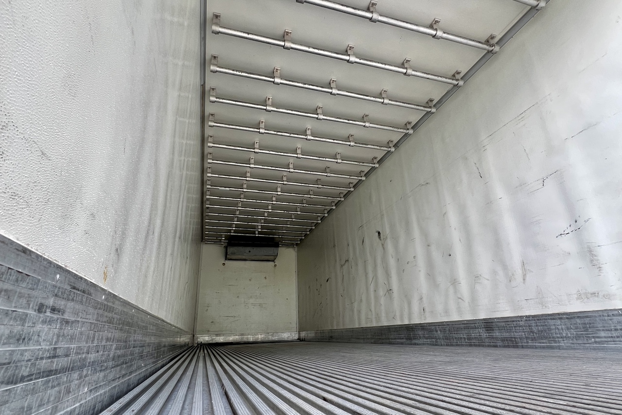 Volkswagen 30-330 Constellation 8x2 - 20/21 15