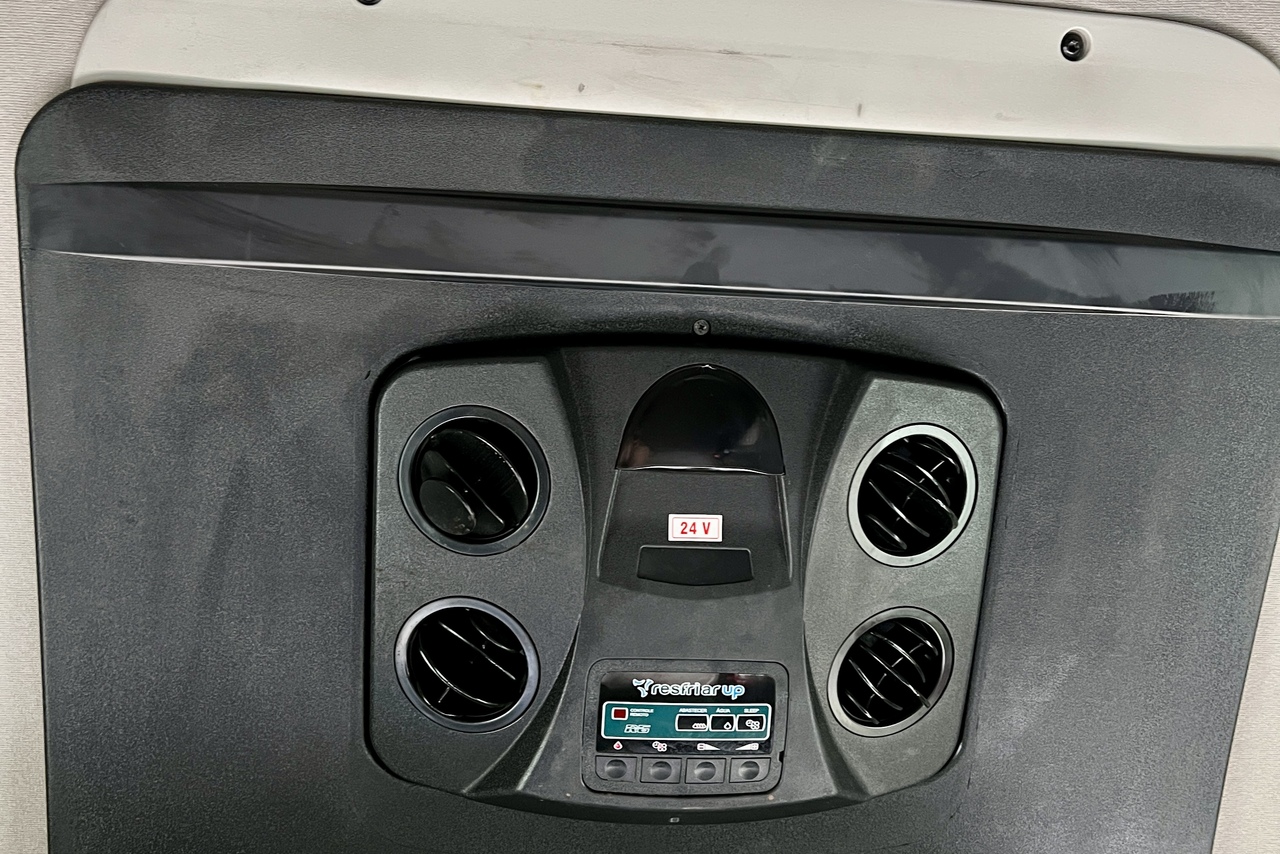 Volkswagen 30-330 Constellation 8x2 - 20/21 18
