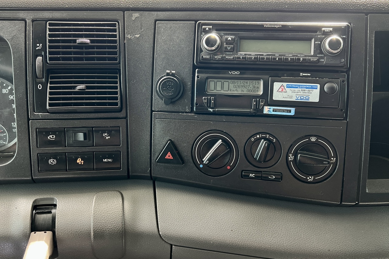 Volkswagen 30-330 Constellation 8x2 - 20/21 19