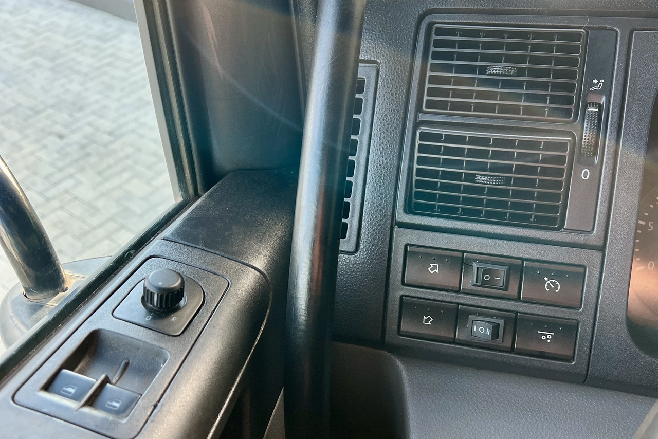 Volkswagen 24 330 - 21/22 12