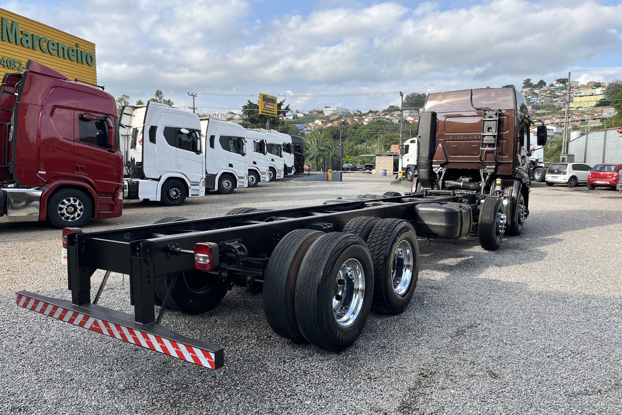Volkswagen 30-330 Constellation 8x2 - 19/20 4
