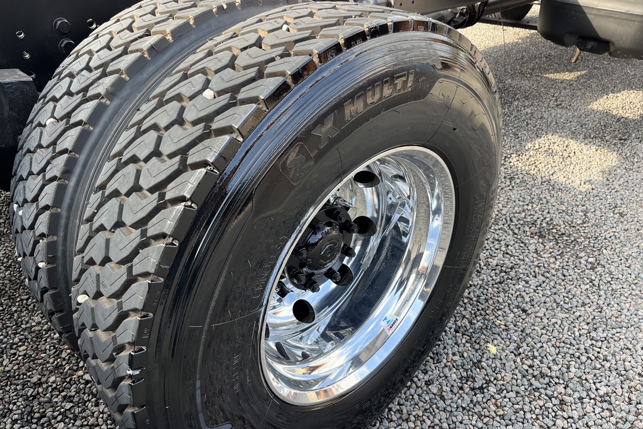 Volkswagen 30-330 Constellation 8x2 - 19/20 5