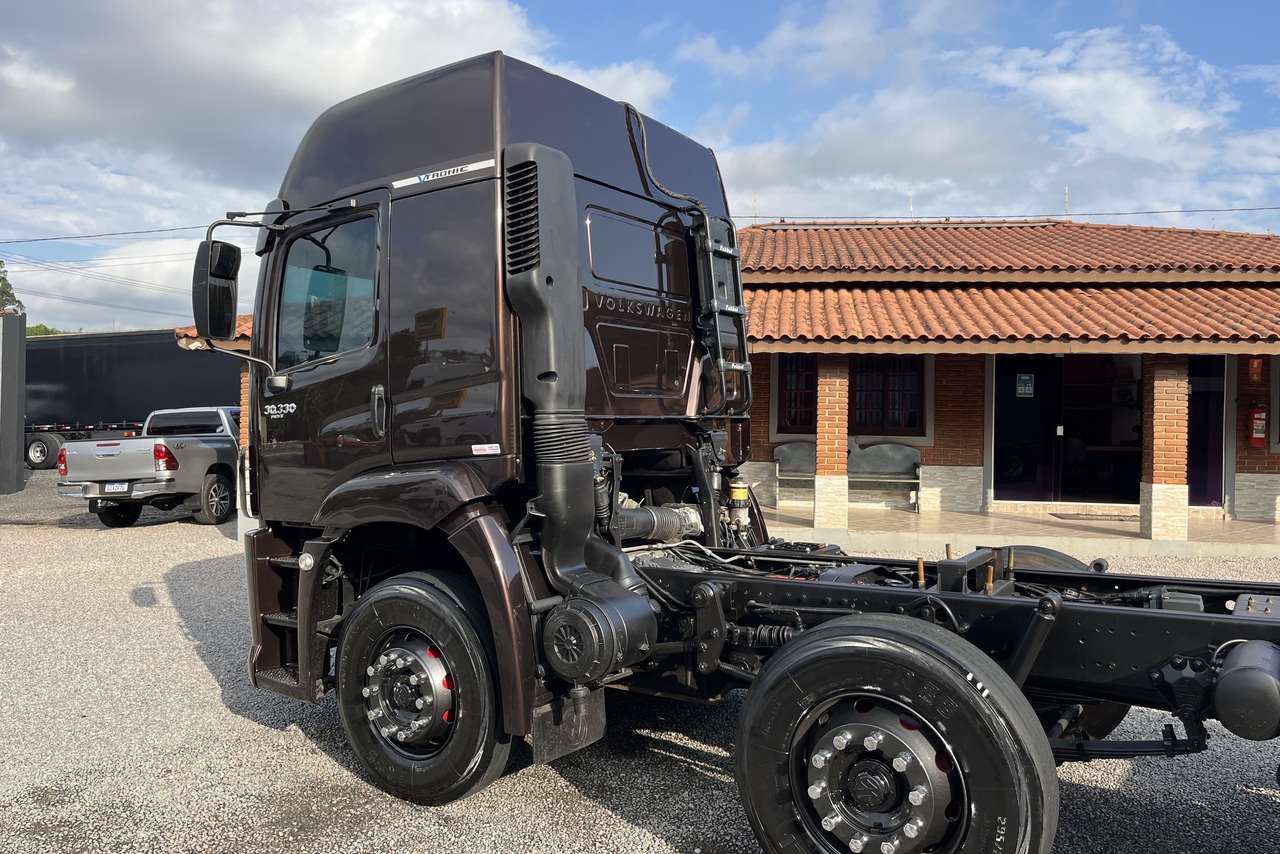 Volkswagen 30-330 Constellation 8x2 - 19/20 8