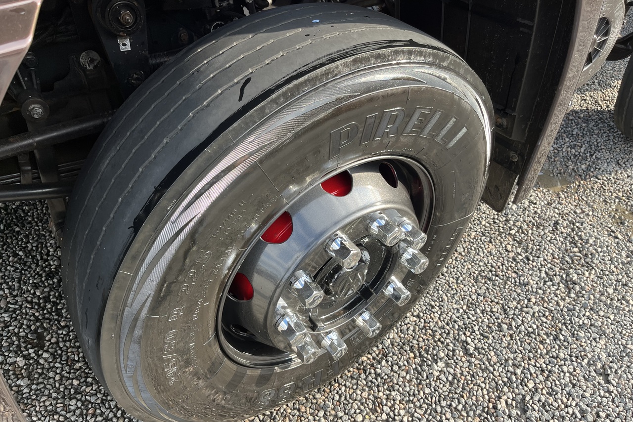 Volkswagen 30-330 Constellation 8x2 - 19/20 9