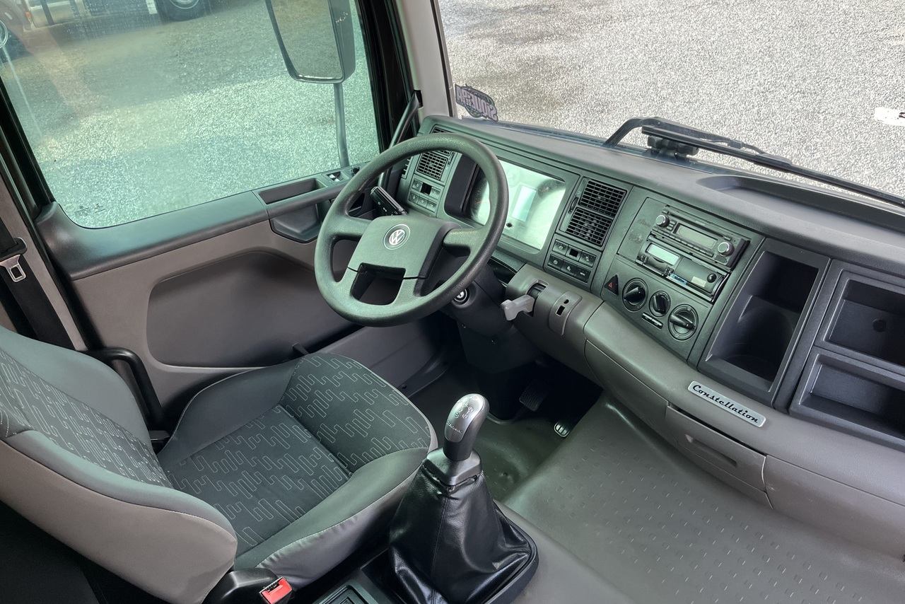 Volkswagen 30-330 Constellation 8x2 - 19/20 12
