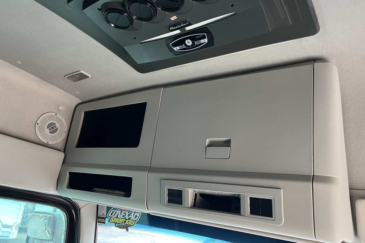 Volkswagen 30-330 Constellation 8x2 - 19/20 13