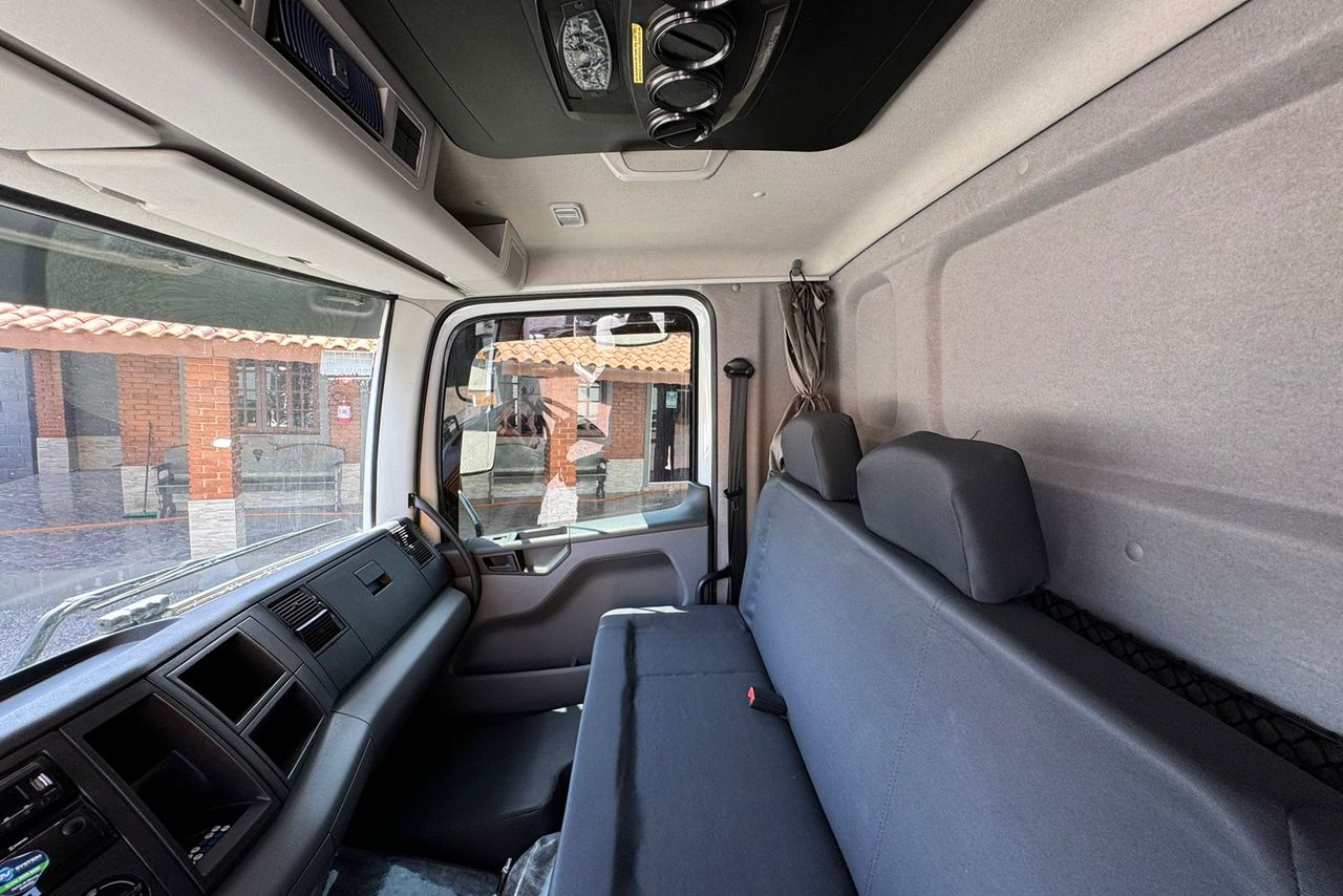 Volkswagen 24-280 E Constellation 6x2 - 22/23 10