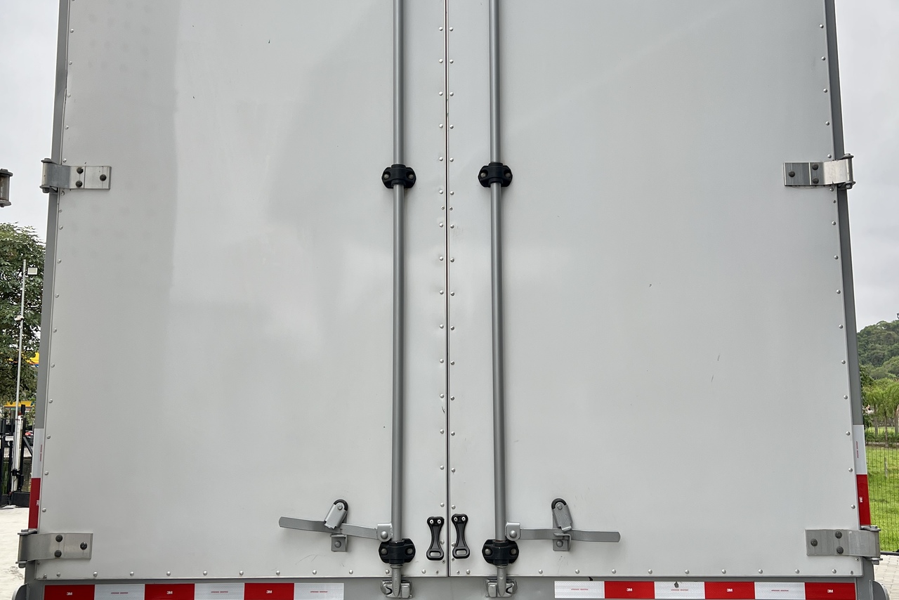 Volkswagen 24-280 E Constellation 6x2 - 22/23 4