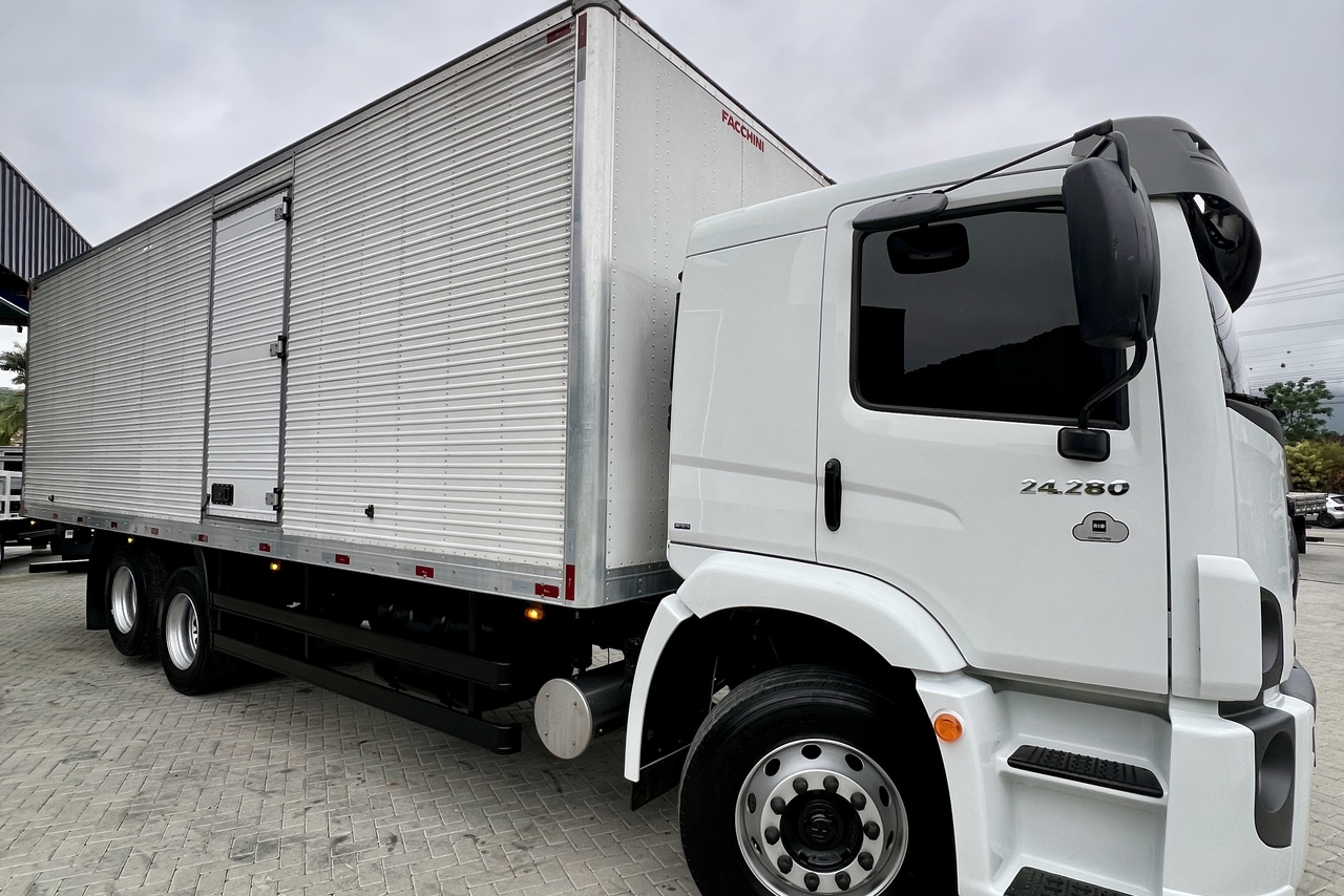 Volkswagen 24-280 E Constellation 6x2 - 22/23 5
