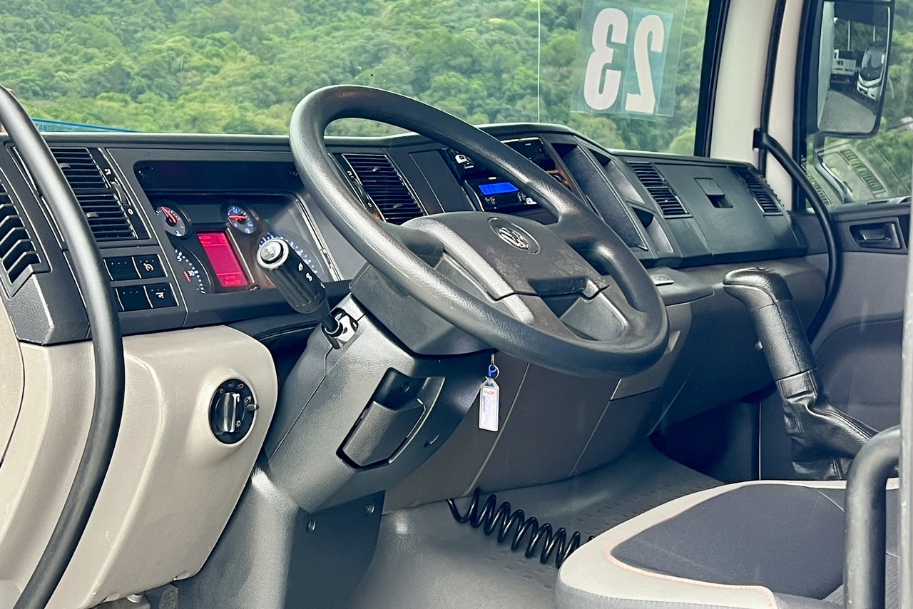 Volkswagen 24-280 E Constellation 6x2 - 22/23 9