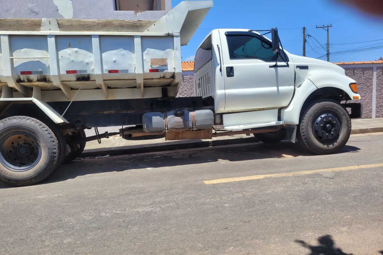 Ford F12000 - 02/03 6