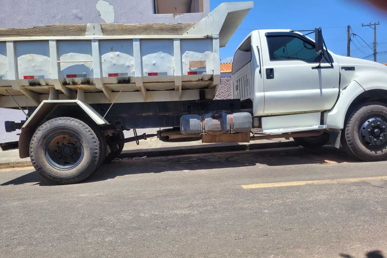 Ford F12000 - 02/03 11