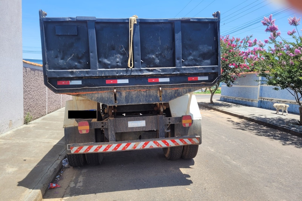Ford F12000 - 02/03 12