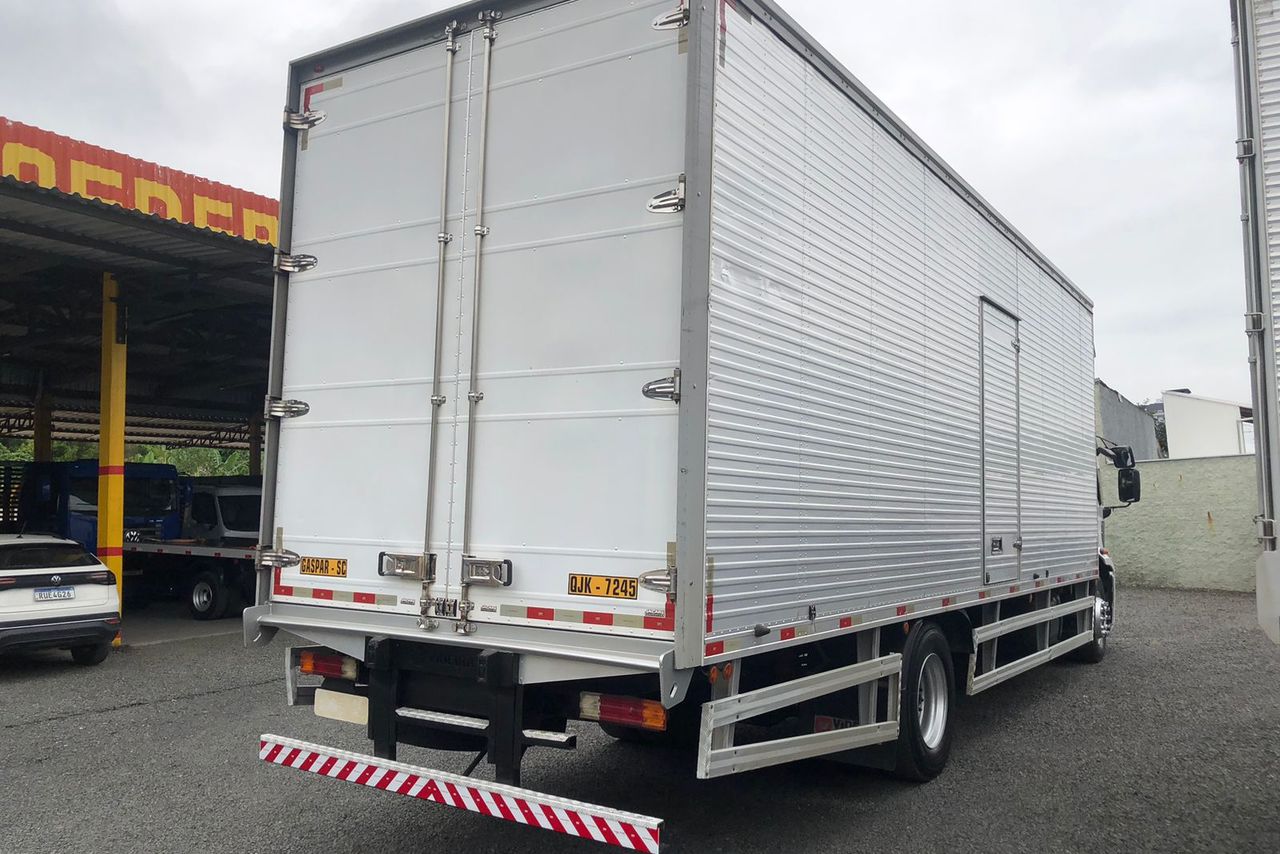 Ford Cargo 1519 - 18 9