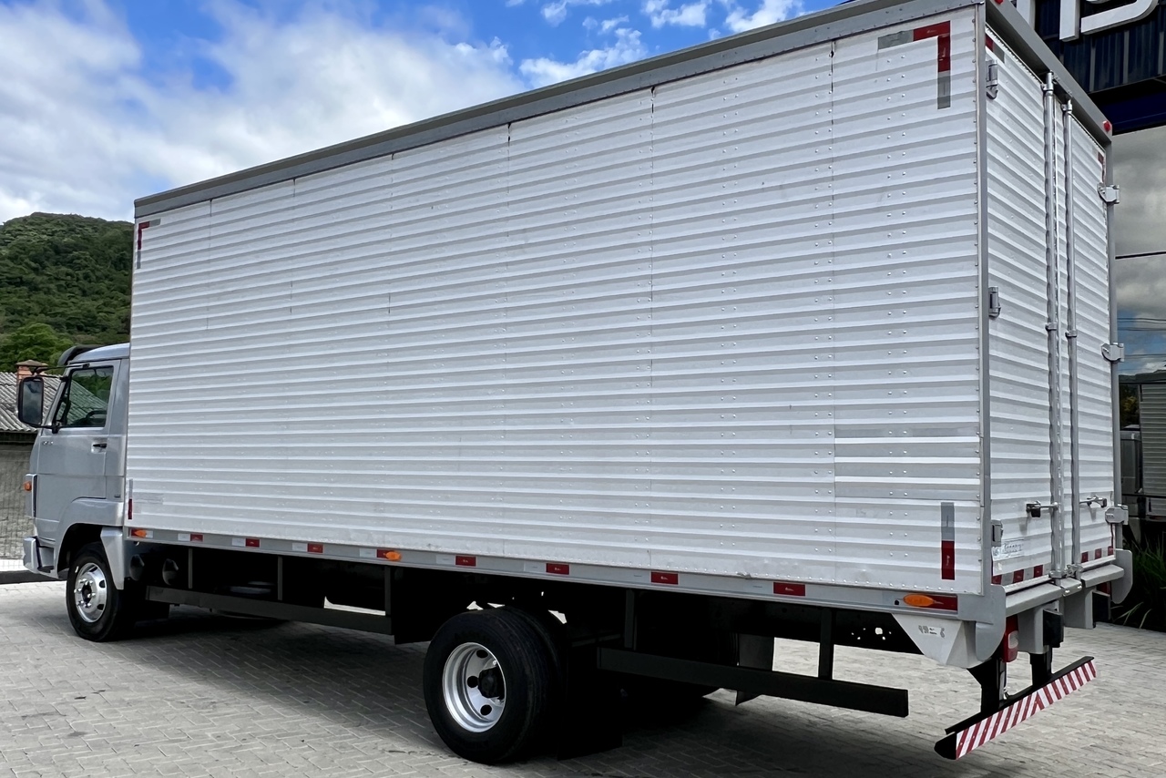 Volkswagen 10-160 E Delivery - 15/16 2