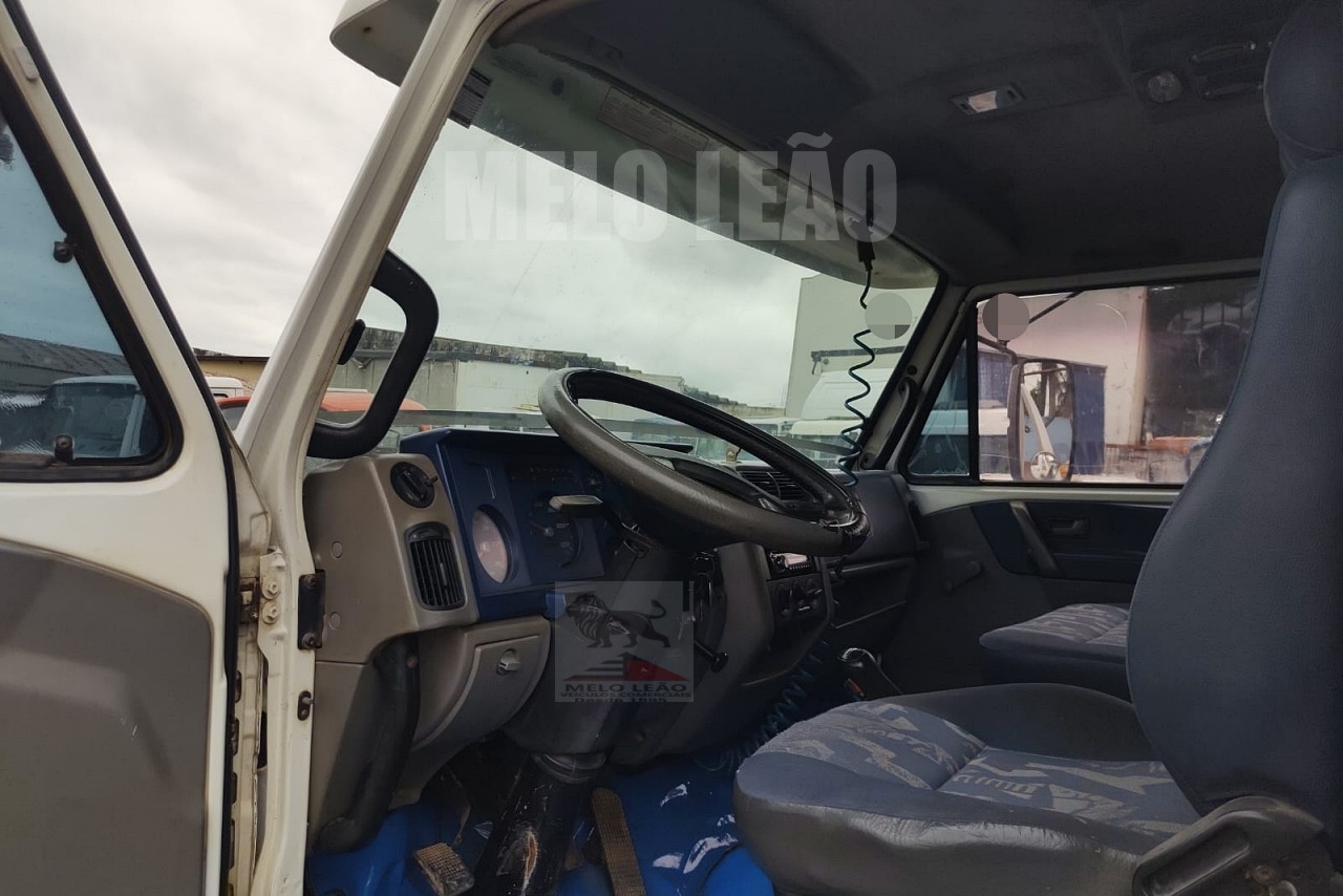 Volkswagen 17 220 - 08/08 3