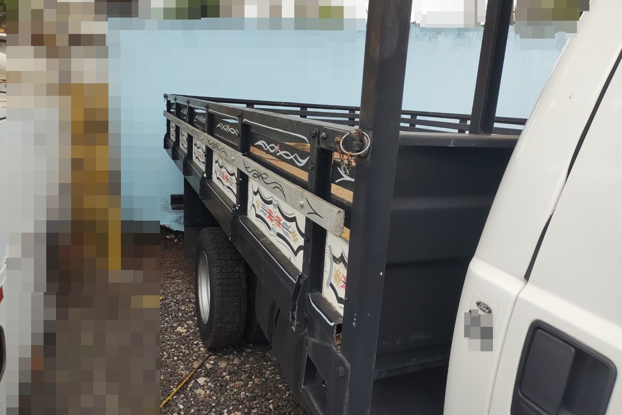 Ford F4000 - 17/18 5