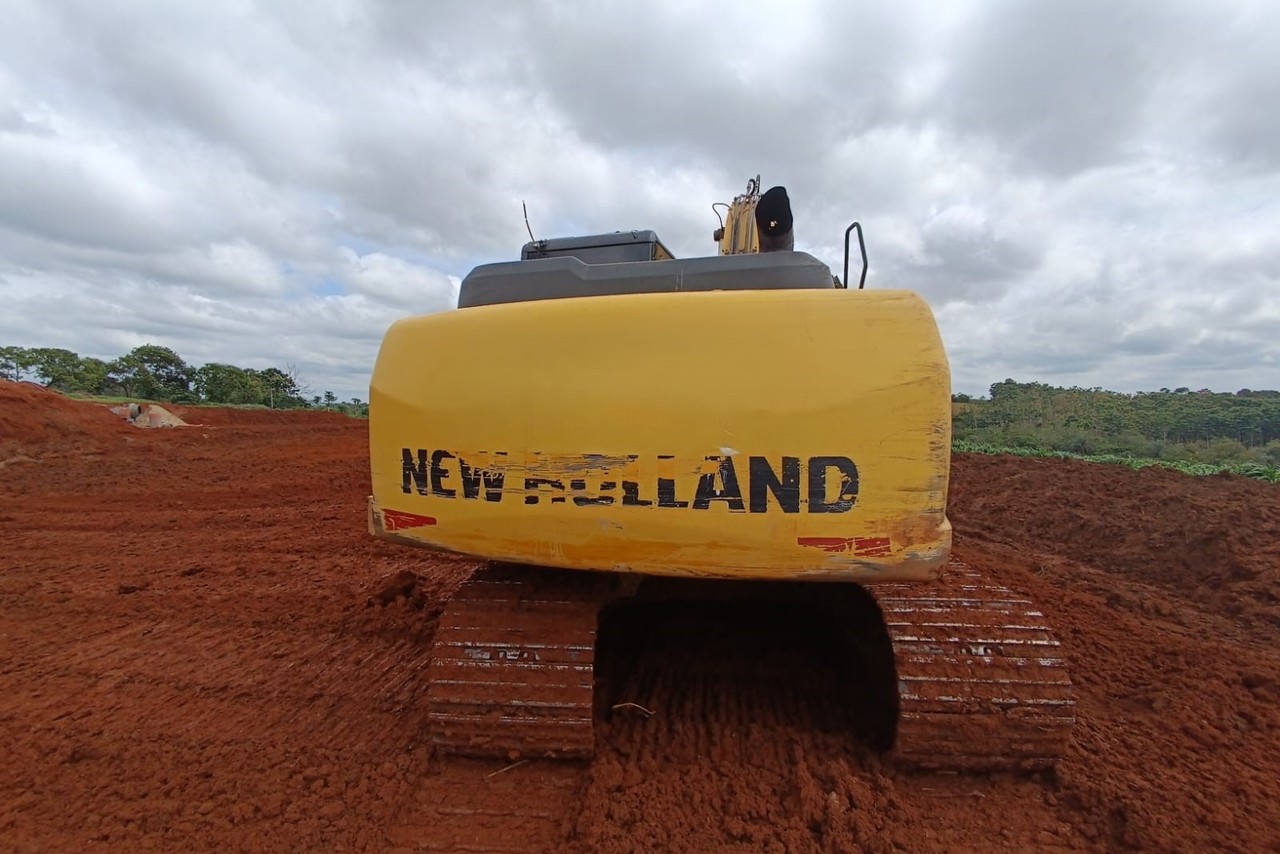 New Holland E175 - 18/18 4