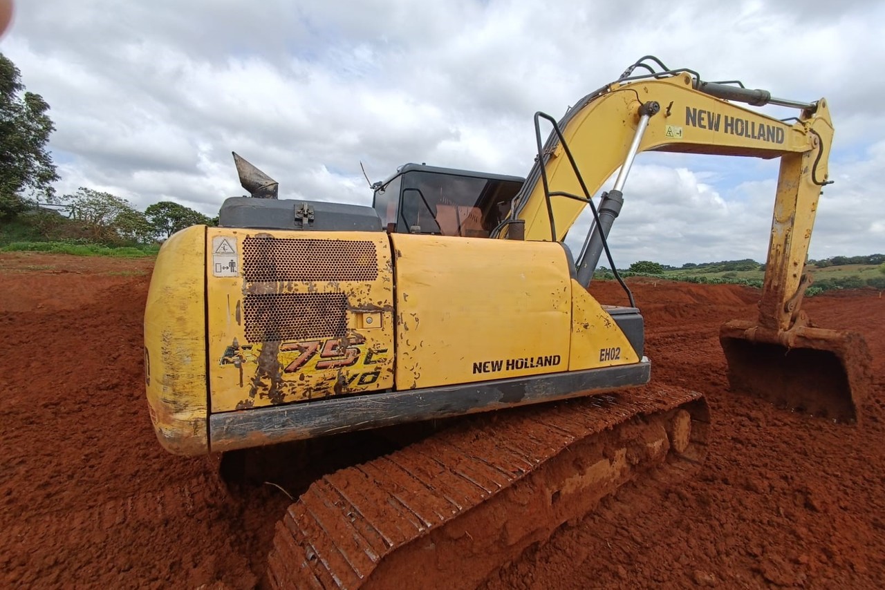 New Holland E175 - 18/18 5