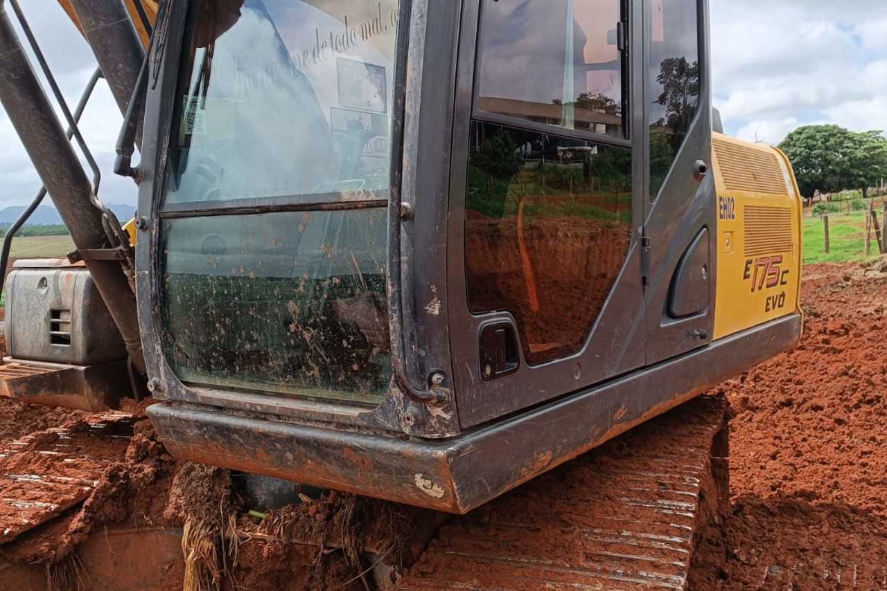 New Holland E175 - 18/18 6