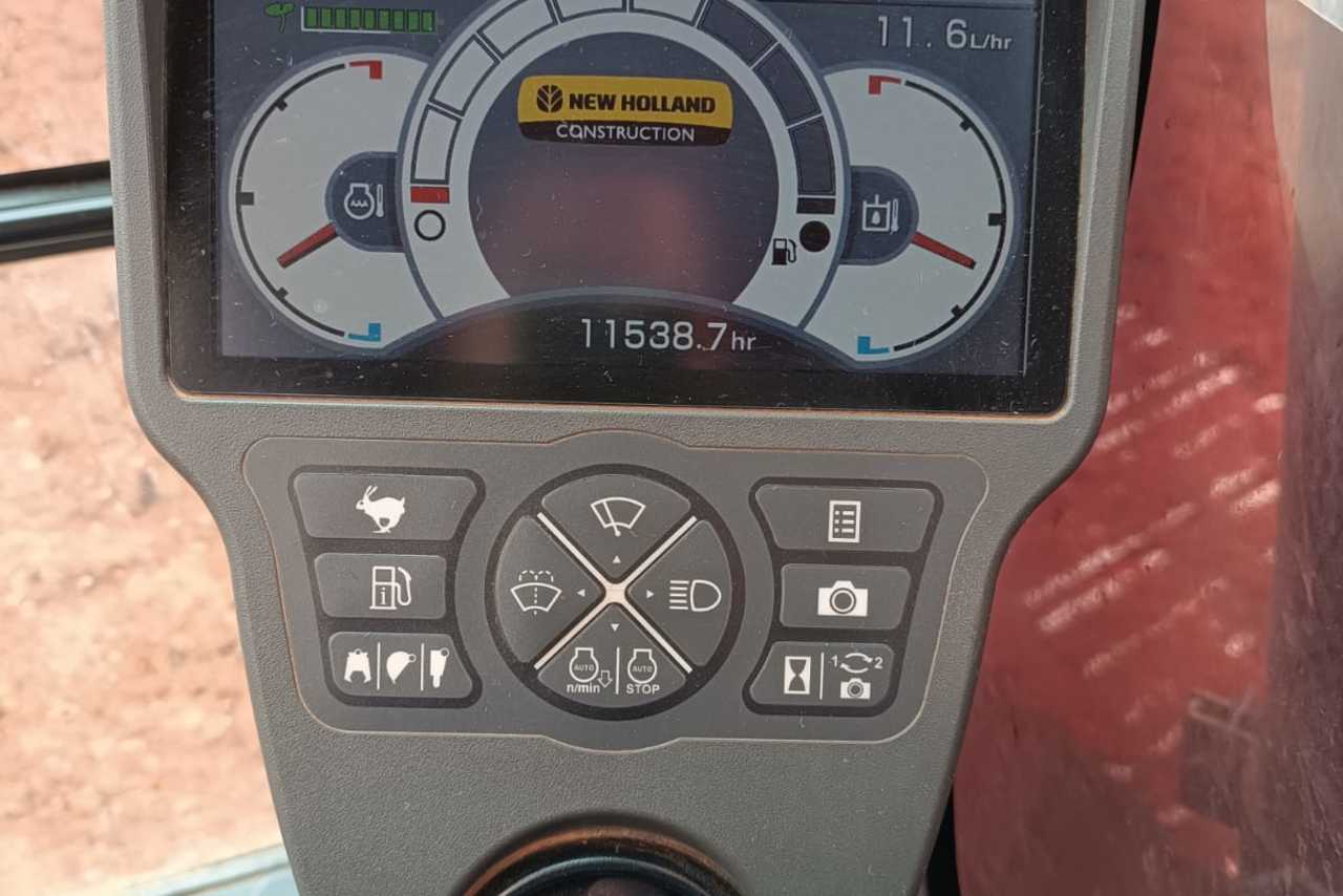New Holland E175 - 18/18 9