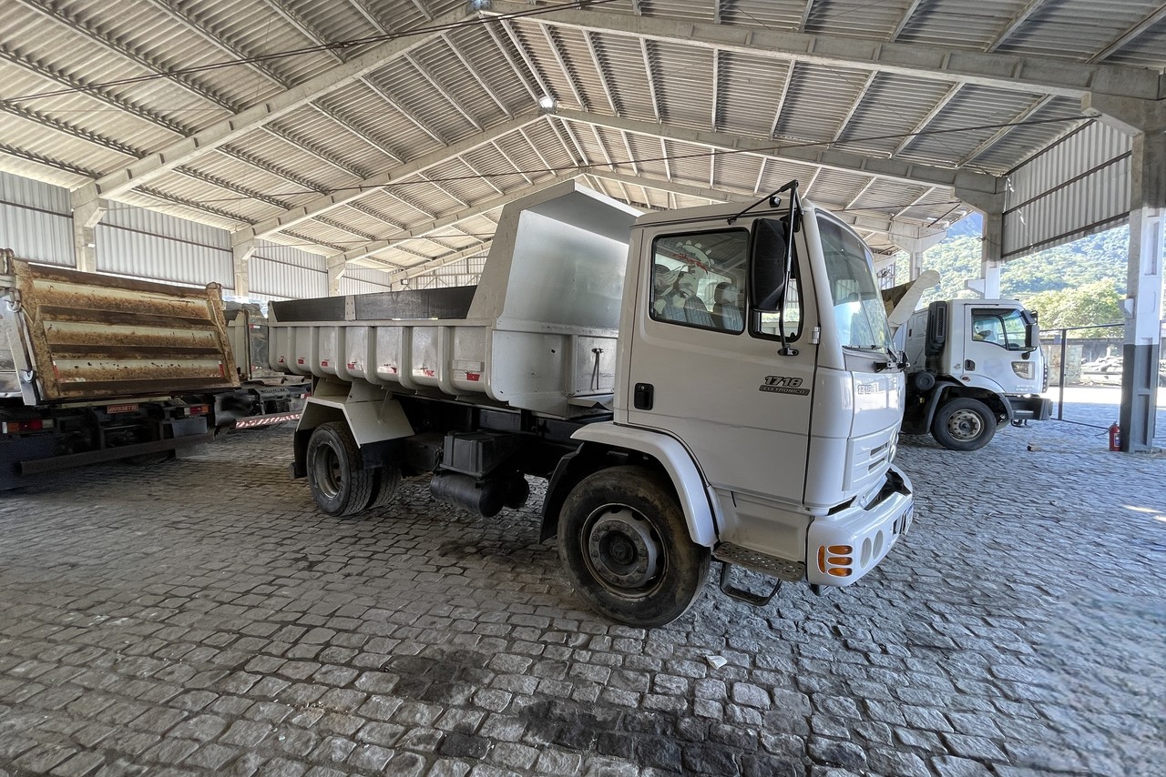 Mercedes Benz MB 1718 - 09/09 4