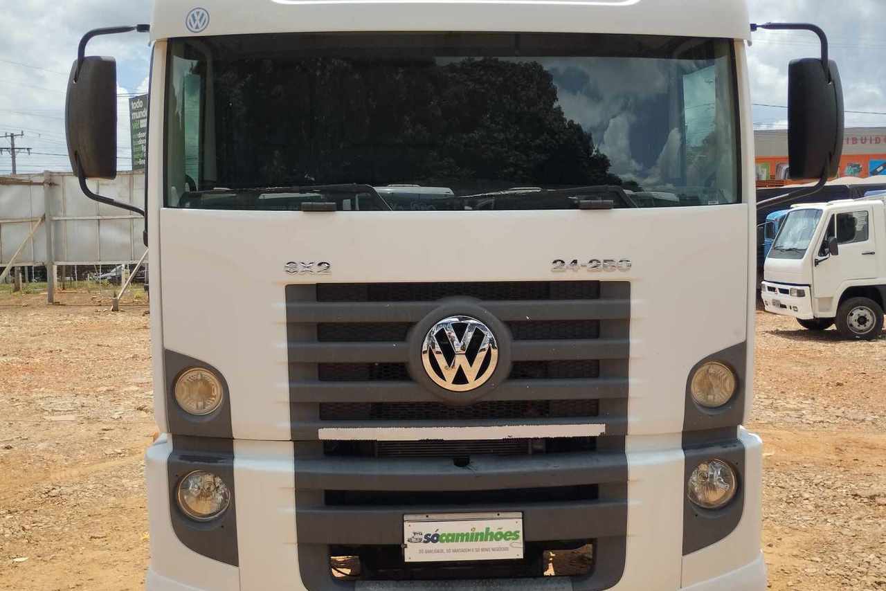 Volkswagen 24-250 E Constellation 3-Eixos - 11/11 11