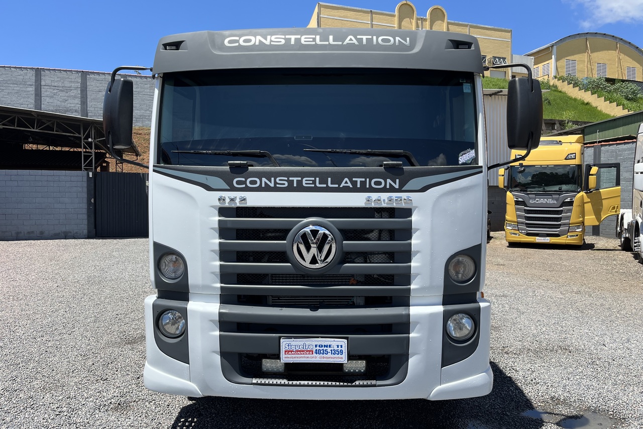 Volkswagen 24-250 E Constellation 3-Eixos - 08/09 2