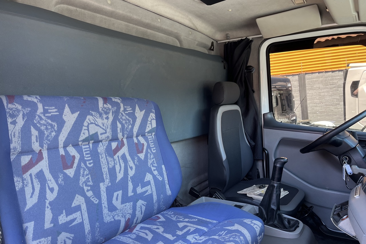 Volkswagen 24-250 E Constellation 3-Eixos - 08/09 10