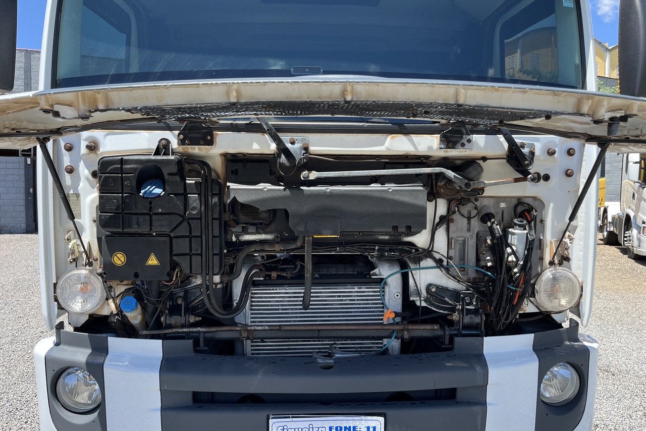 Volkswagen 24-250 E Constellation 3-Eixos - 08/09 14